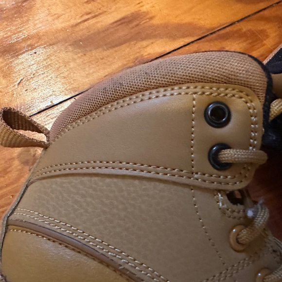 Nike Kids Tan and Black Boots - Picture 5 of 8